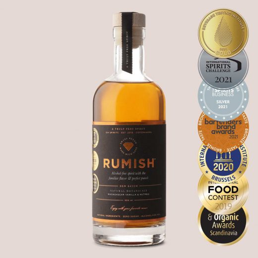 butelka bezalkoholowego rumu rumish z nagrodami jakie rum zdobył